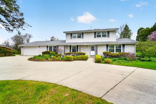 1634 W River Oaks Lane, Mequon, WI, 53092 | Card Image