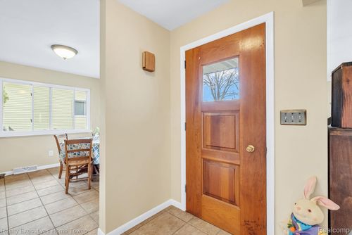 3126 Elk St, Port Huron, MI, 48060-2033 | Card Image