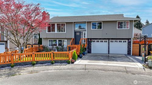 950 Anacortes Ct Ne, Renton, WA, 98059-4518 | Card Image