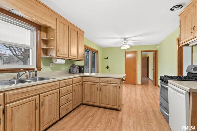 702 W Pershing Rd, House other with 3 bedrooms, 2 bathrooms and null parking in Decatur IL | Image 8