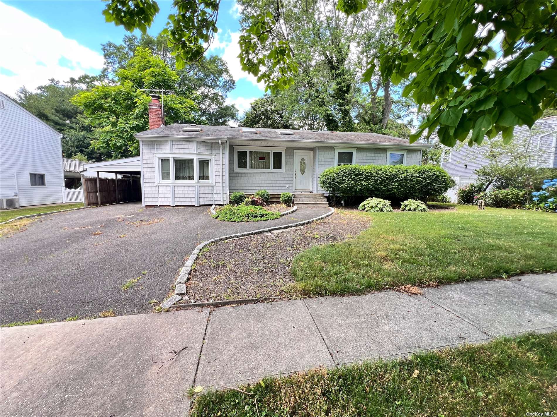 Bohemia Pkwy, Sayville, NY 11782