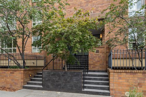 apt-701-905 Cherry St, Seattle, WA, 98104-4100 | Card Image