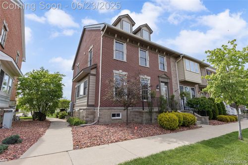 27-750 2nd St, Wyandotte, MI, 48192-2701 | Card Image