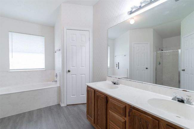Dual vanities | Image 23