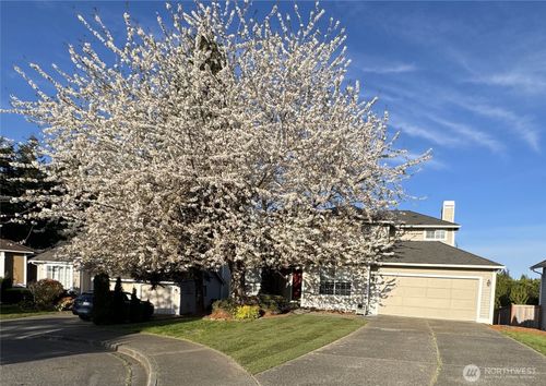 1734 Ilwaco Ave Ne, Renton, WA, 98059-4237 | Card Image