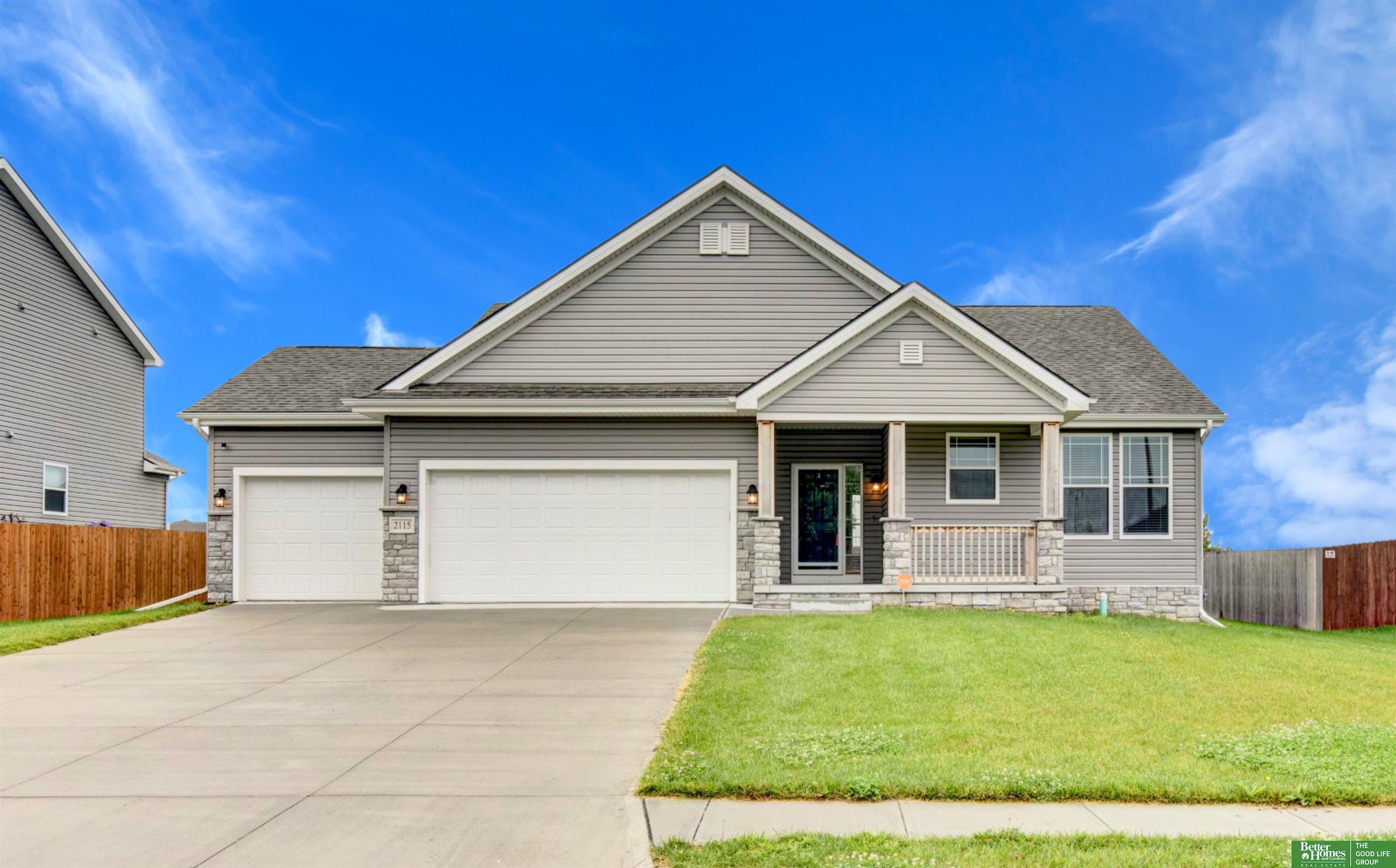 Hedgeapple Rd, Plattsmouth, NE 68048