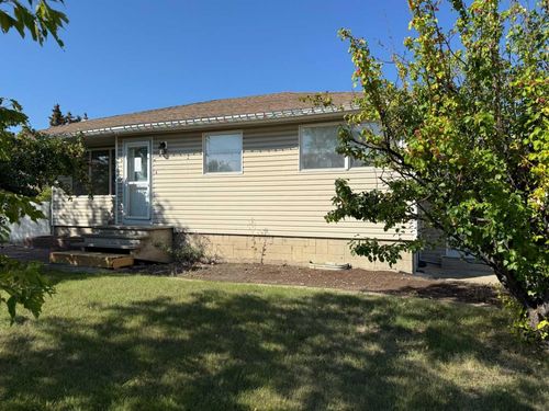 9204 100 St, Grande Prairie, AB, T8V2K7 | Card Image