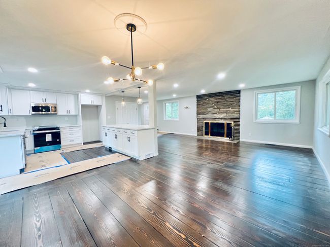 18 Jean Ave, House other with 3 bedrooms, 3 bathrooms and null parking in Norwalk CT | Image 6