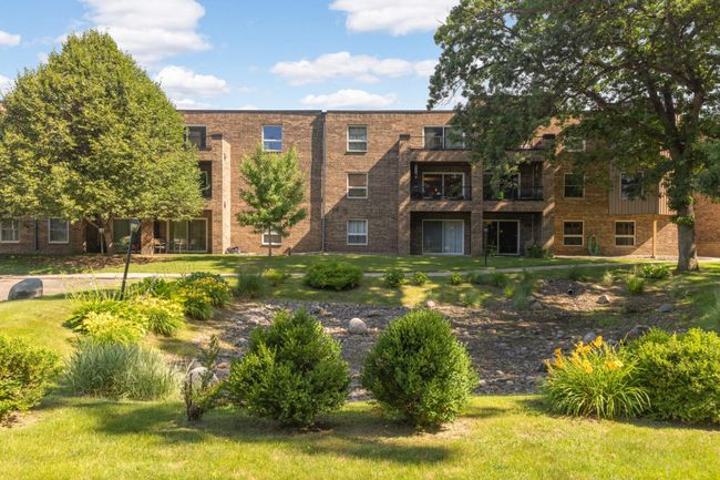 Midland Grove has lovely grounds ready for your enjoyment | Image 19