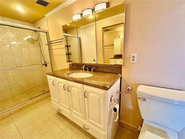 APT-506 - 4330 Hillcrest Dr, Condo with 1 bedrooms, 2 bathrooms and null parking in Hollywood FL | Image 20