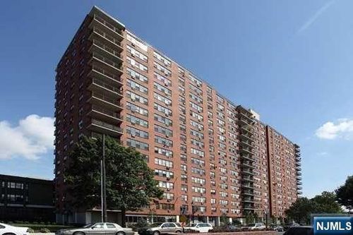 500 Central Ave, Union City, NJ, 07087-5302 | Card Image