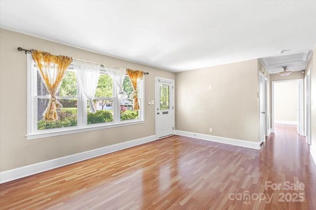 Living Room | Image 8