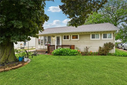 2430 3rd Ave, Marion, IA, 52302-4031 | Card Image