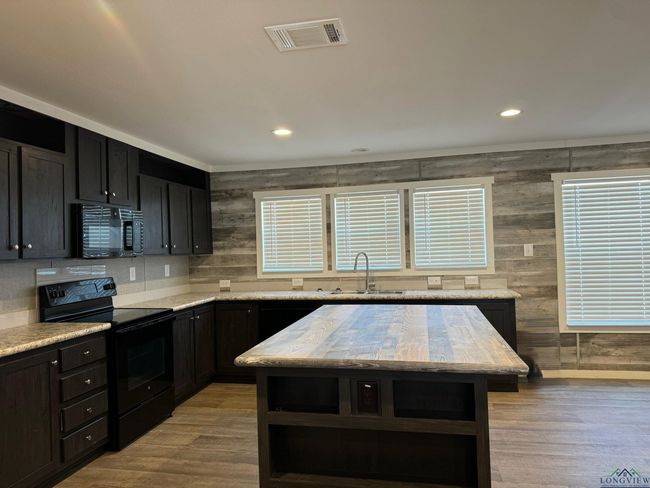 39 County Road 1206, House other with 3 bedrooms, 2 bathrooms and null parking in Daingerfield TX | Image 9