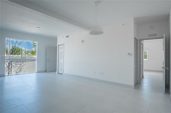 202 - 519 Sw 5th Ave, Condo with 2 bedrooms, 2 bathrooms and null parking in Miami FL | Image 4