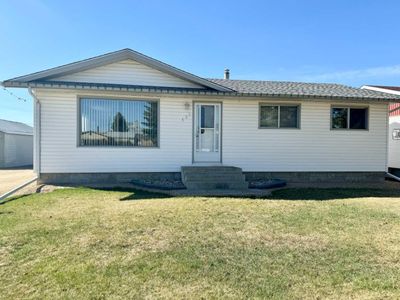 133 2 Ave Se, House detached with 4 bedrooms, 2 bathrooms and 6 parking in Falher AB | Image 1