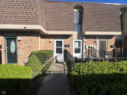 7348 Country Brook Dr, Indianapolis, IN, 46260-3428 | Card Image