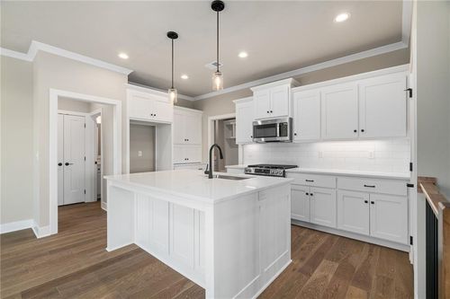 22214 W 82nd Ter, Lenexa, KS, 66220-2533 | Card Image