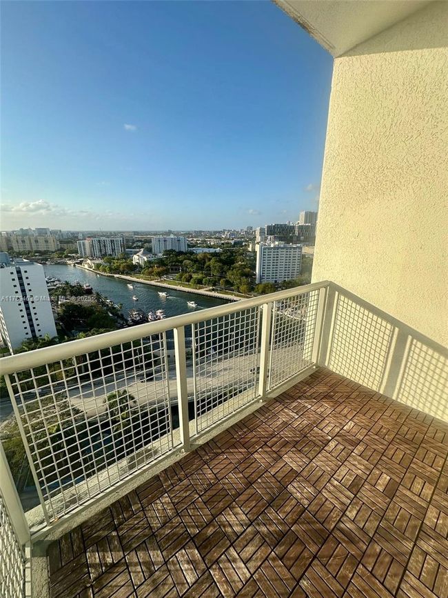 APT-1805 - 10 Sw South River Dr, Condo with 1 bedrooms, 1 bathrooms and null parking in Miami FL | Image 4