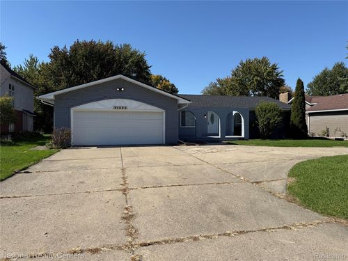 37625 Ryan Rd, Sterling Heights, MI, 48310-3748 | Card Image