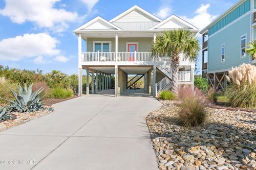 1020 W Pelican Dr, Oak Island, NC, 28465-7171 | Card Image