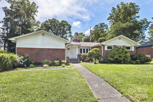 209 Balsam Rd, Hendersonville, NC, 28792-5831 | Card Image