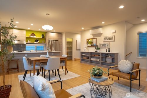 4413 Meridian Ave N, Seattle, WA, 98103-7605 | Card Image