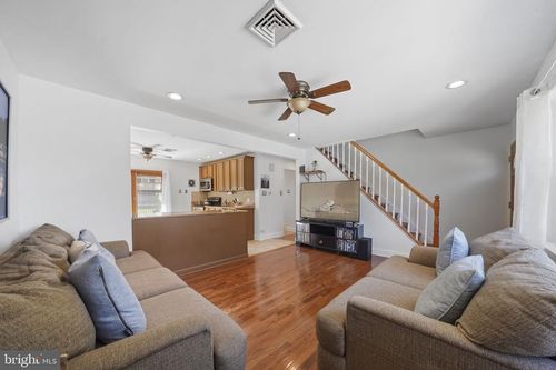 7526 Henry Ave, PHILADELPHIA, PA, 19128-3101 | Card Image