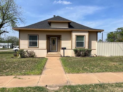 406 W 8th St, Brady, TX, 76825-5519 | Card Image