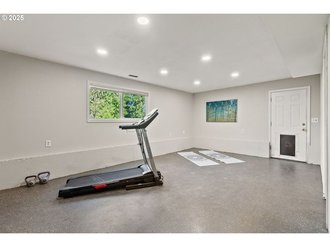 22400 S Evergreen Dr, House other with 5 bedrooms, 3 bathrooms and 2 parking in Beavercreek OR | Image 29