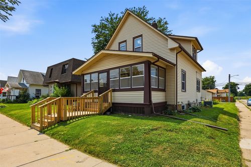1802 J St Sw, Cedar Rapids, IA, 52404-2833 | Card Image