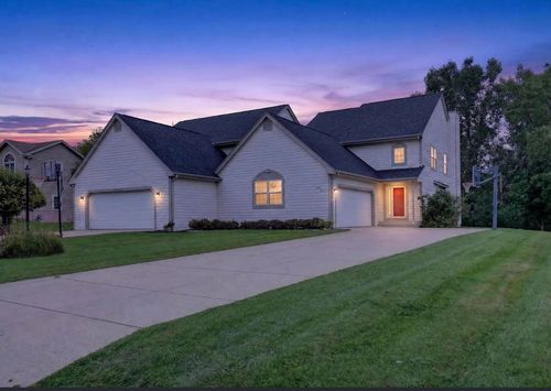 N48W16103 Lone Oak Ln, MENOMONEE FALLS, WI, 53051-7529 | Card Image