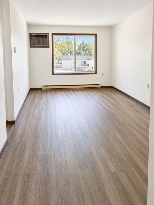 n103-812 Hills Ave, Jackson, MN, 56143-1072 | Card Image