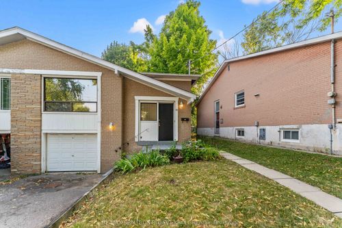 92 Elise Terr, North York, ON, M2R2X1 | Card Image