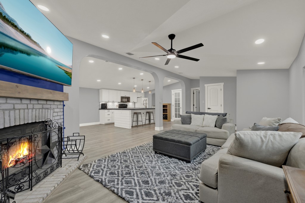 Sir Winston Dr, Canyon Lake, TX 78133