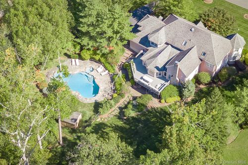 15 Golden Rd, Suffern, NY, 10901-3220 | Card Image