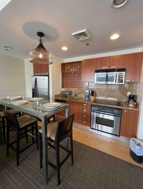 2814-1395 Brickell Ave, Miami, FL, 33131-3353 | Card Image