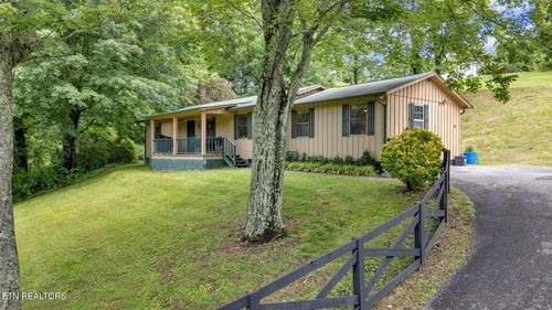844 Norris Fwy, Rocky Top, TN, 37769-5229 | Card Image