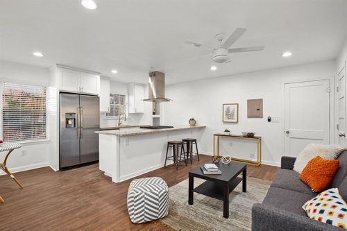 apt-2-301 E 33rd St, Austin, TX, 78705-2449 | Card Image