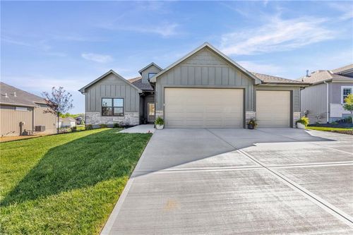 4525 145th Ter, Basehor, KS, 66007-9795 | Card Image