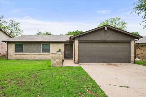 2512 Colleen Dr, Arlington, TX, 76016-1242 | Card Image
