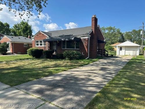 19703 Roscommon St, Harper Woods, MI, 48225-2251 | Card Image