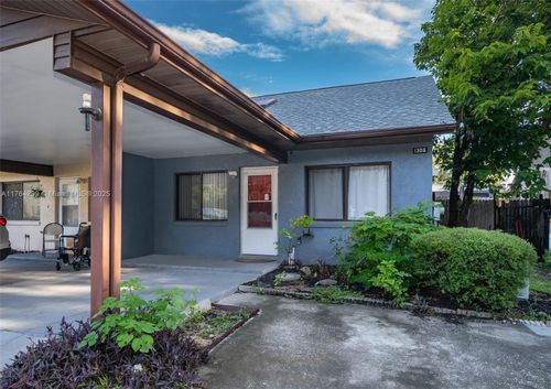 1306 Vine St, Leesburg, FL, 34748-5752 | Card Image