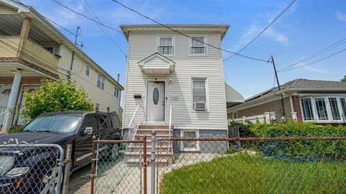 174 55 128th Avenue, New York, NY, 11434 | Card Image