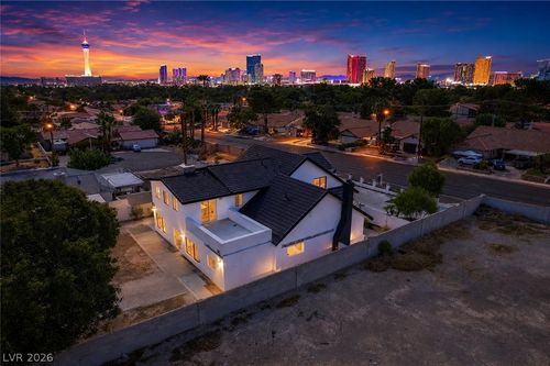 3200 W Oakey Blvd, Las Vegas, NV, 89102-6110 | Card Image