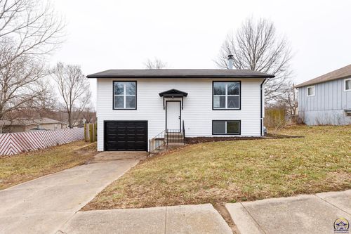 3732 Se Fremont St, Topeka, KS, 66609-1411 | Card Image