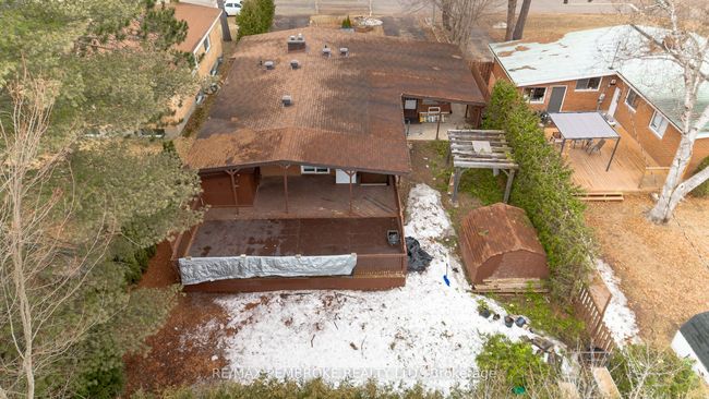 84 Frontenac Cres, House other with 5 bedrooms, 3 bathrooms and 4 parking in Deep River ON | Image 32
