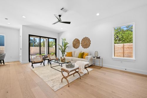 1-1601 Canterbury St, Austin, TX, 78702-5401 | Card Image