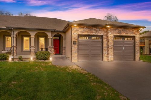 2504 Nw Ashurst Dr, Lees Summit, MO, 64081-2066 | Card Image