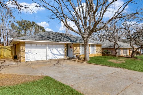 1904 Windlea Dr, Euless, TX, 76040-4045 | Card Image